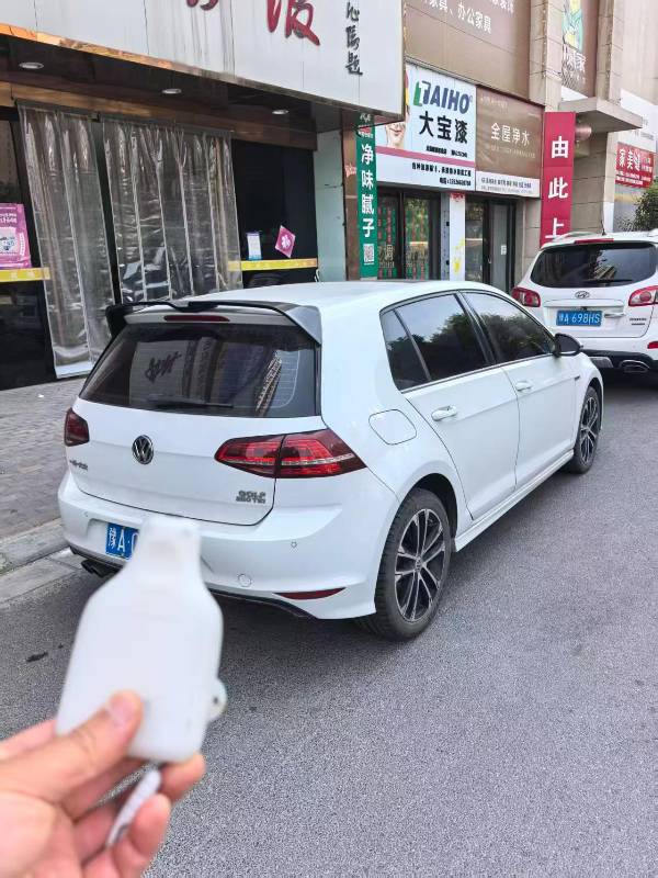 Volkswagen Golf 2017 car image #8