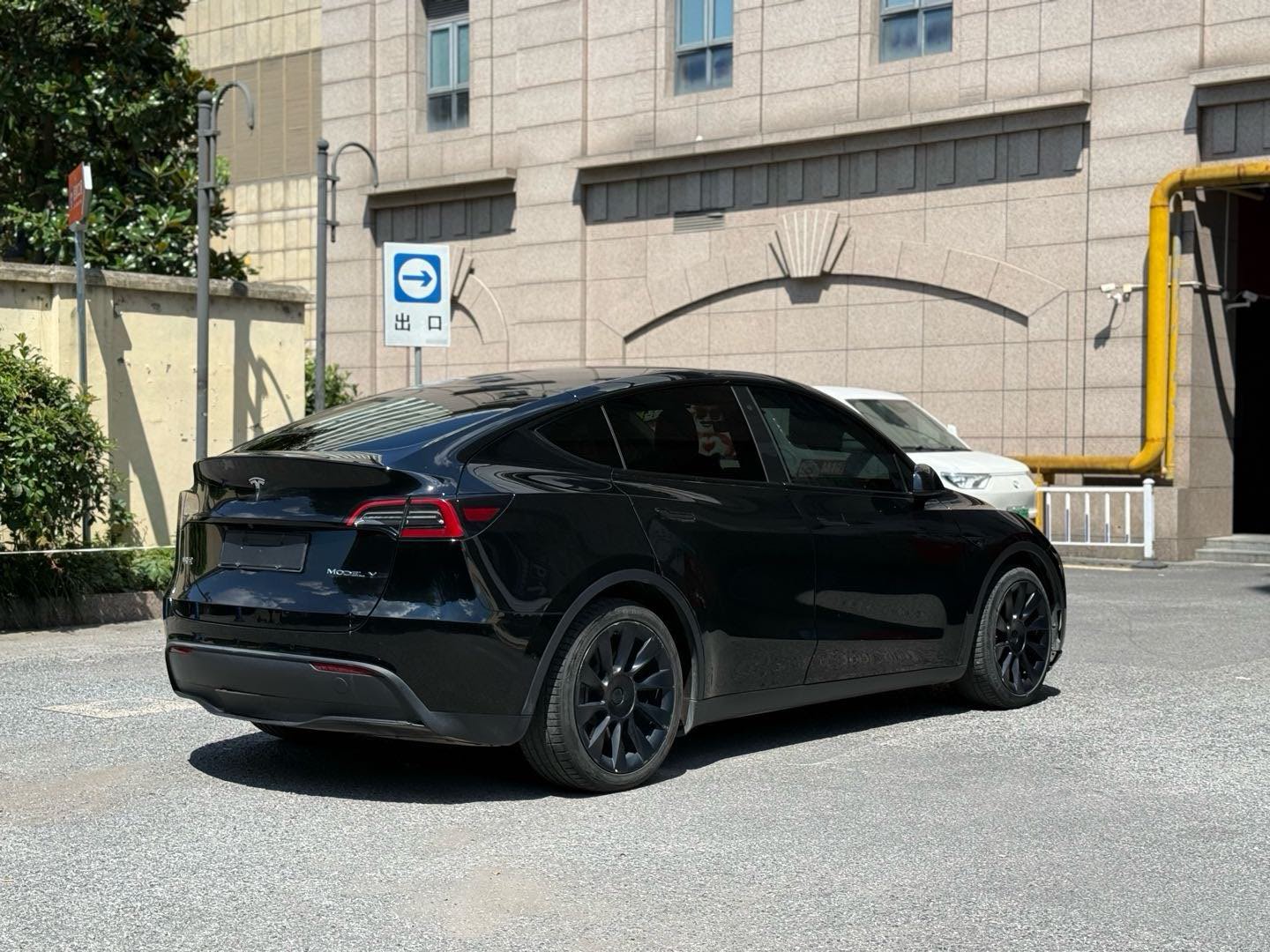 Tesla Model Y 2022 car image #10