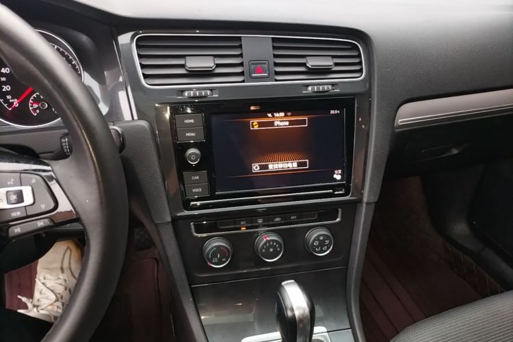 Volkswagen Golf 2019 car image #13