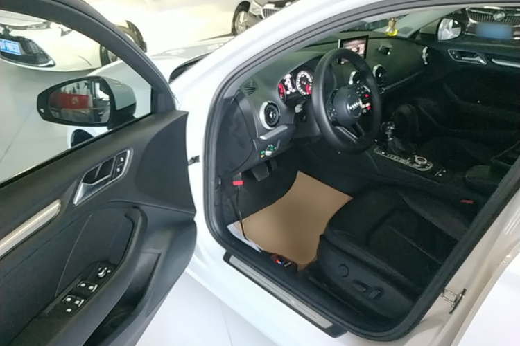 Audi A3 2019 immagine di auto #16