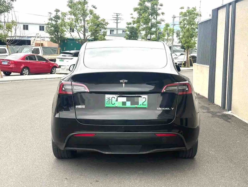 Tesla Model Y 2024 #8 Tesla Model Y 2024 car image #8