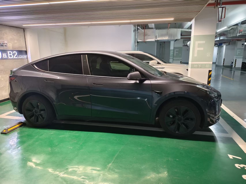 Tesla Model Y 2024 #7 Tesla Model Y 2024 car image #7