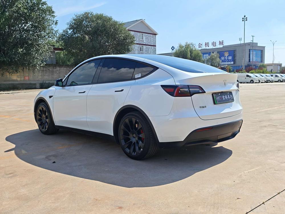 Tesla Model Y 2023 car image #5