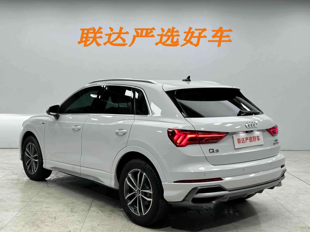 Audi Q3 2022 car image #4