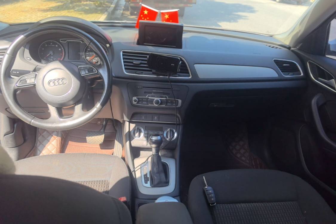 Audi Q3 2015 car image #22
