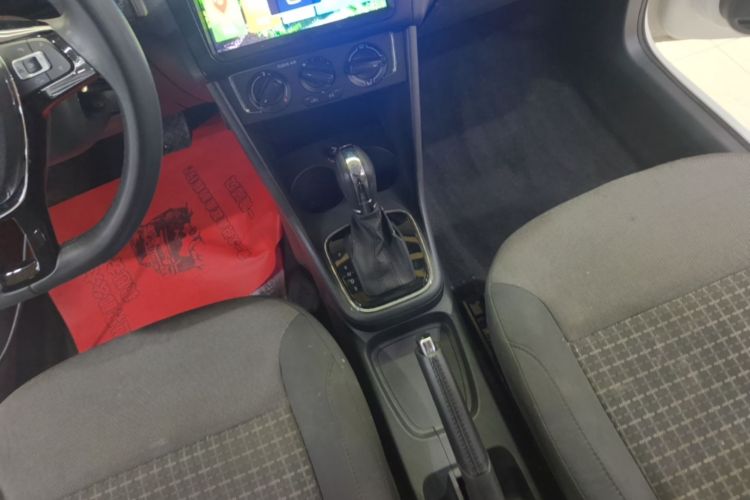Volkswagen Polo 2017 car image #18
