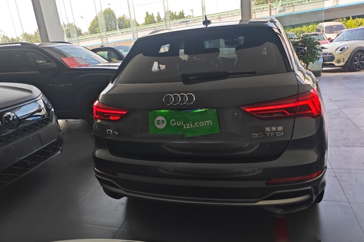 Audi Q3 2022 car image #6