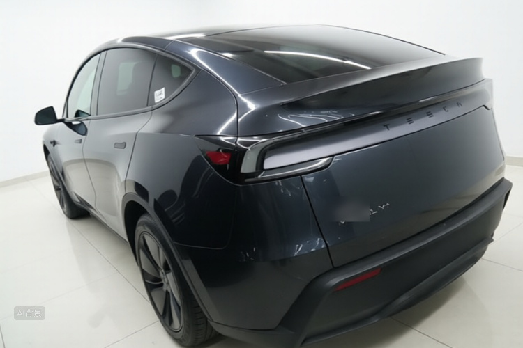 Tesla Model Y 2025 #5 Tesla Model Y 2025 car image #5