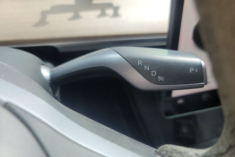 Tesla Model Y 2022 car image #14