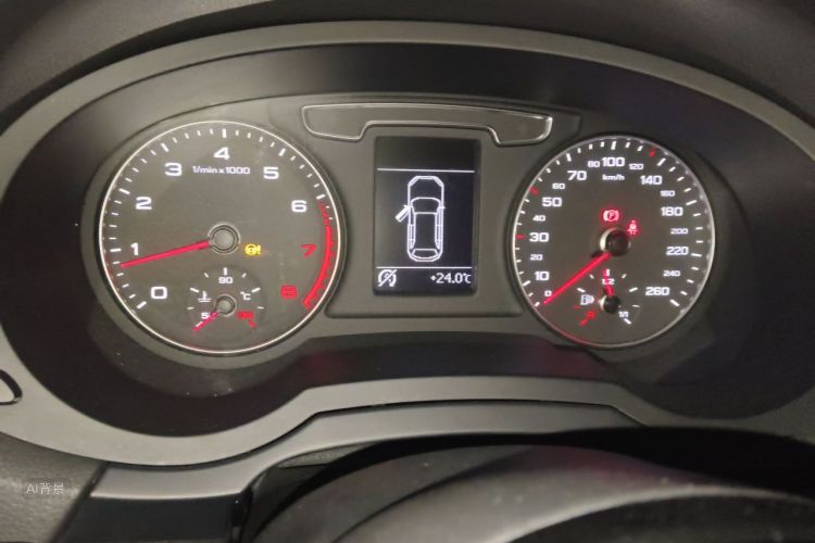 Audi Q3 2018 car image #13