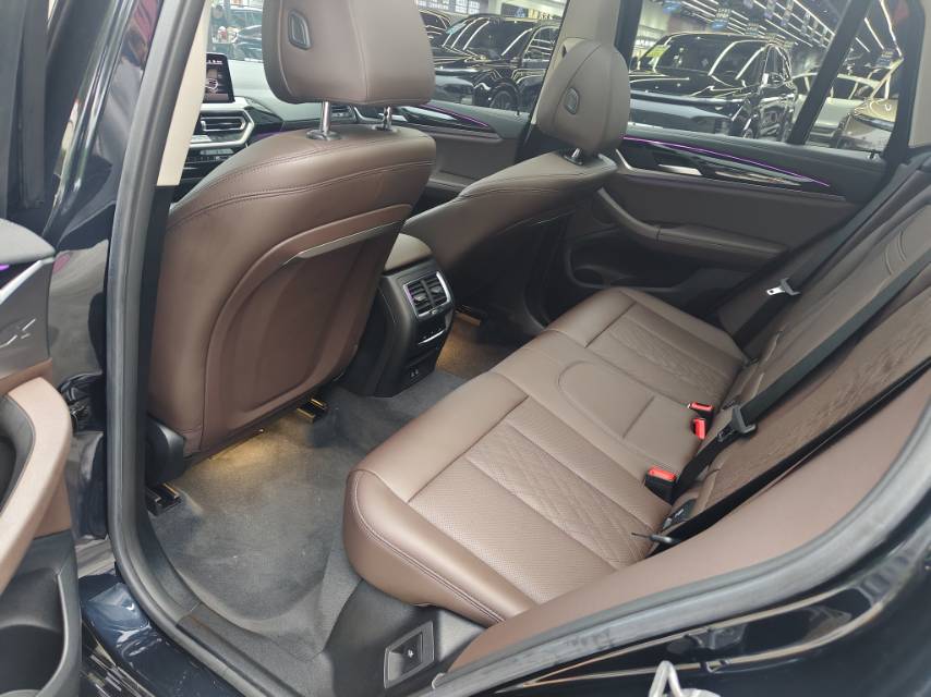 BMW iX3 2023 car image #3