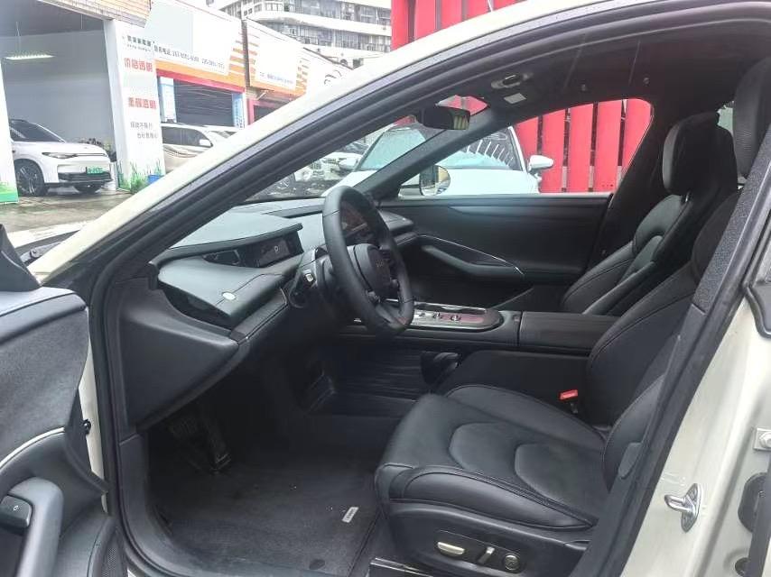 MI SU7 2024 car image #9