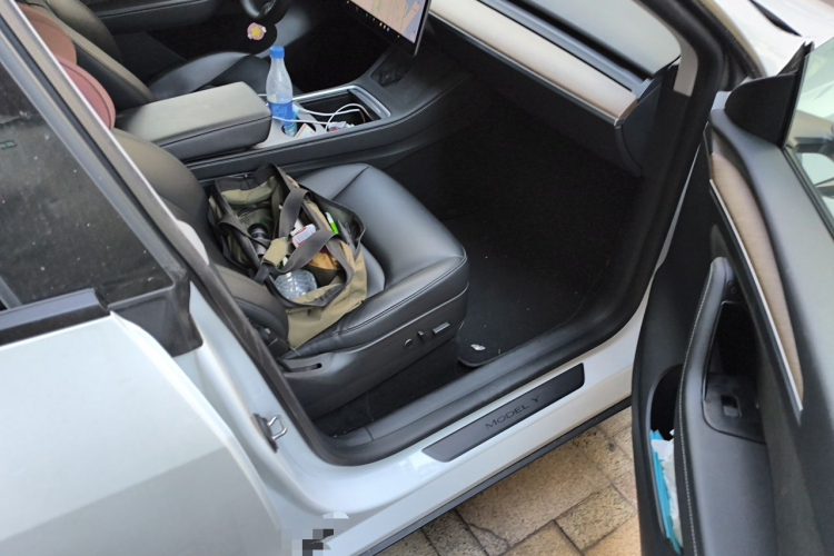 Tesla Model Y 2021 #27 Tesla Model Y 2021 car image #27