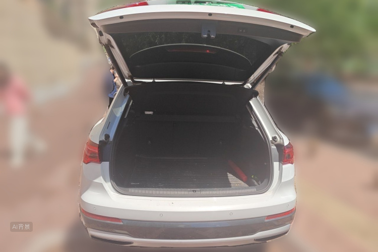Audi Q3 2020 car image #21