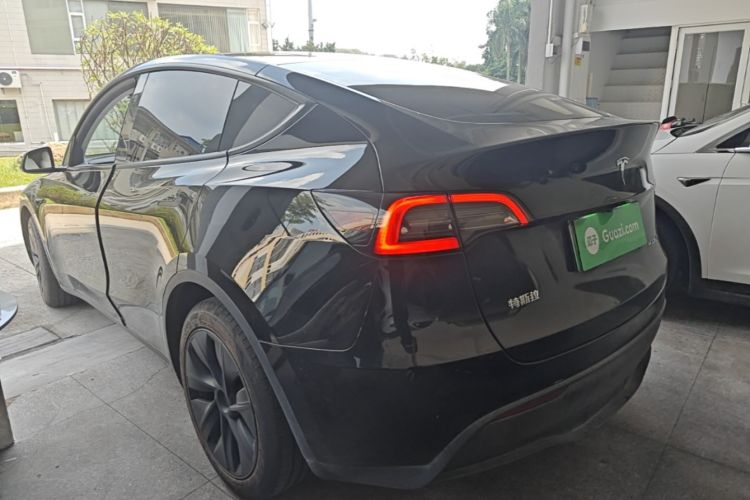 Tesla Model Y 2024 #5 Tesla Model Y 2024 car image #5