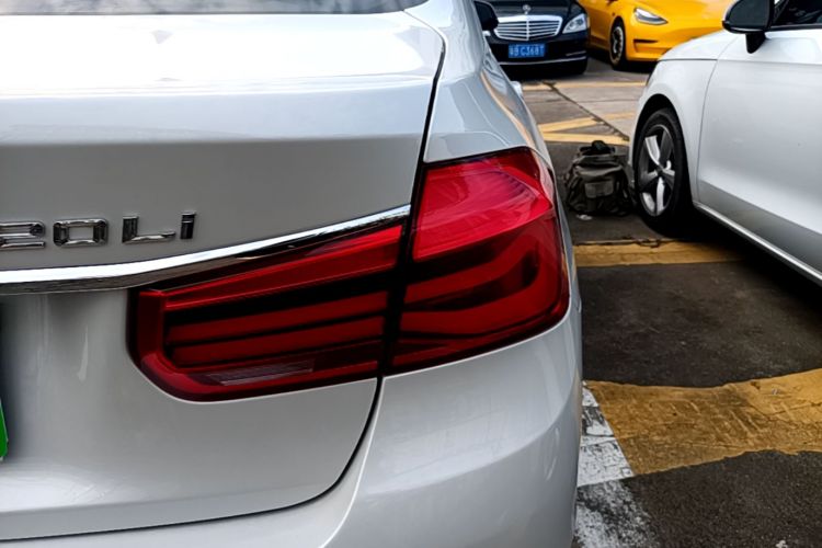 BMW 3 Series 2017 #8 BMW 3 Series 2017 car image #8