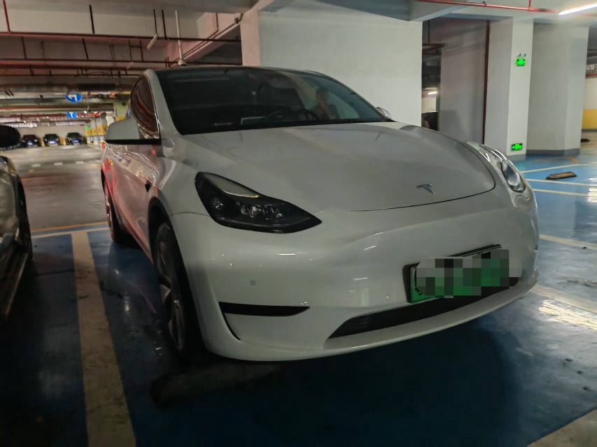 Tesla Model Y 2023 car image #3