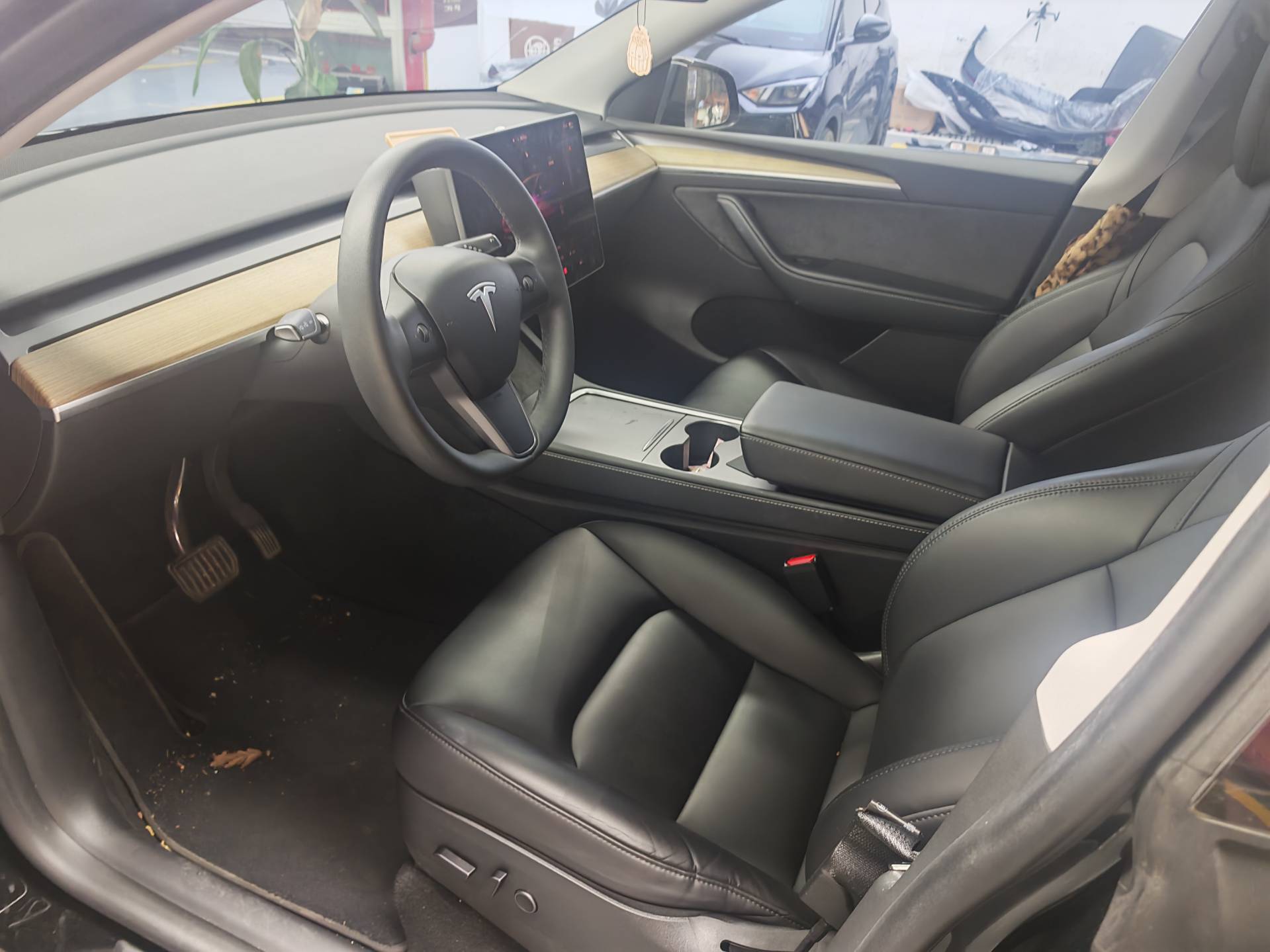 Tesla Model Y 2023 #8 Tesla Model Y 2023 صورة سيارة #8