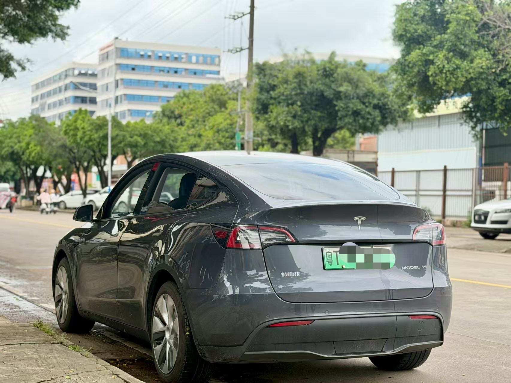Tesla Model Y 2021 car image #3