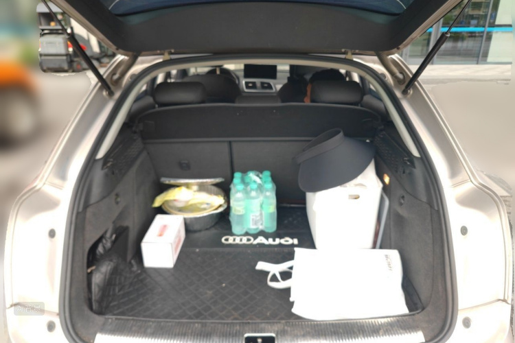 Audi Q3 2016 car image #21