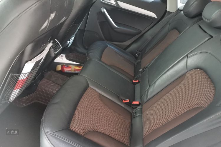 Audi Q3 2018 car image #19