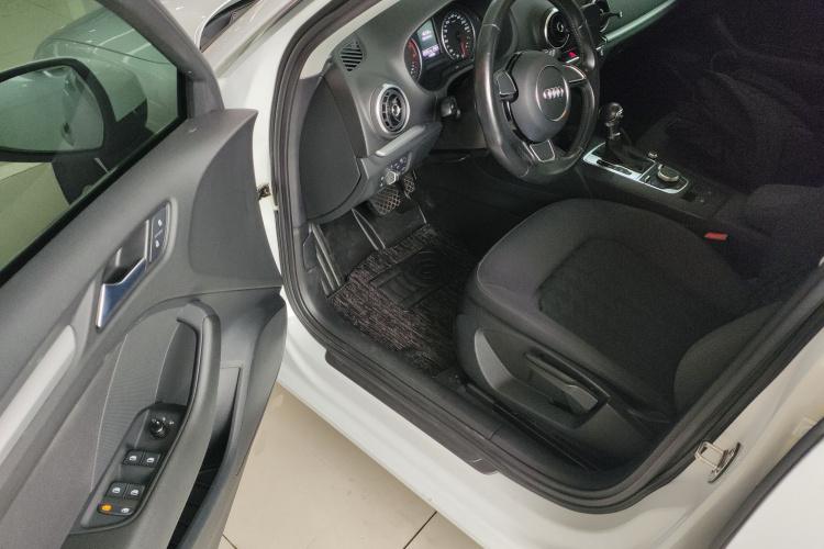 Audi A3 2017 car image #12