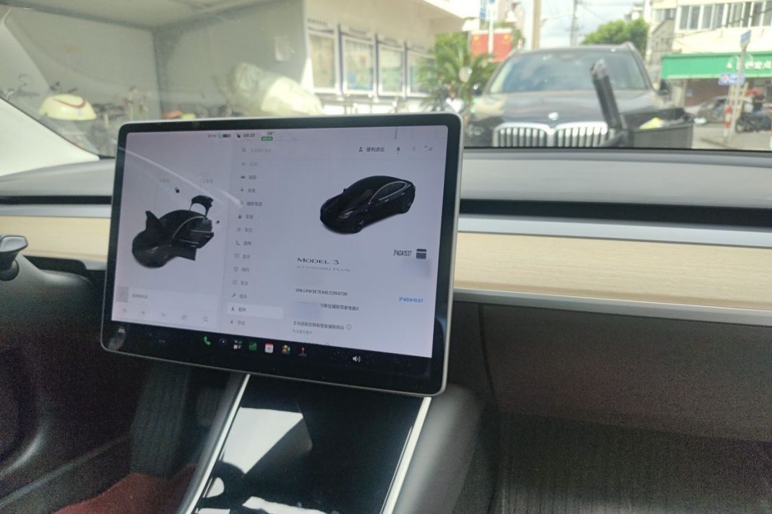 Tesla Model 3 2020 car image #29