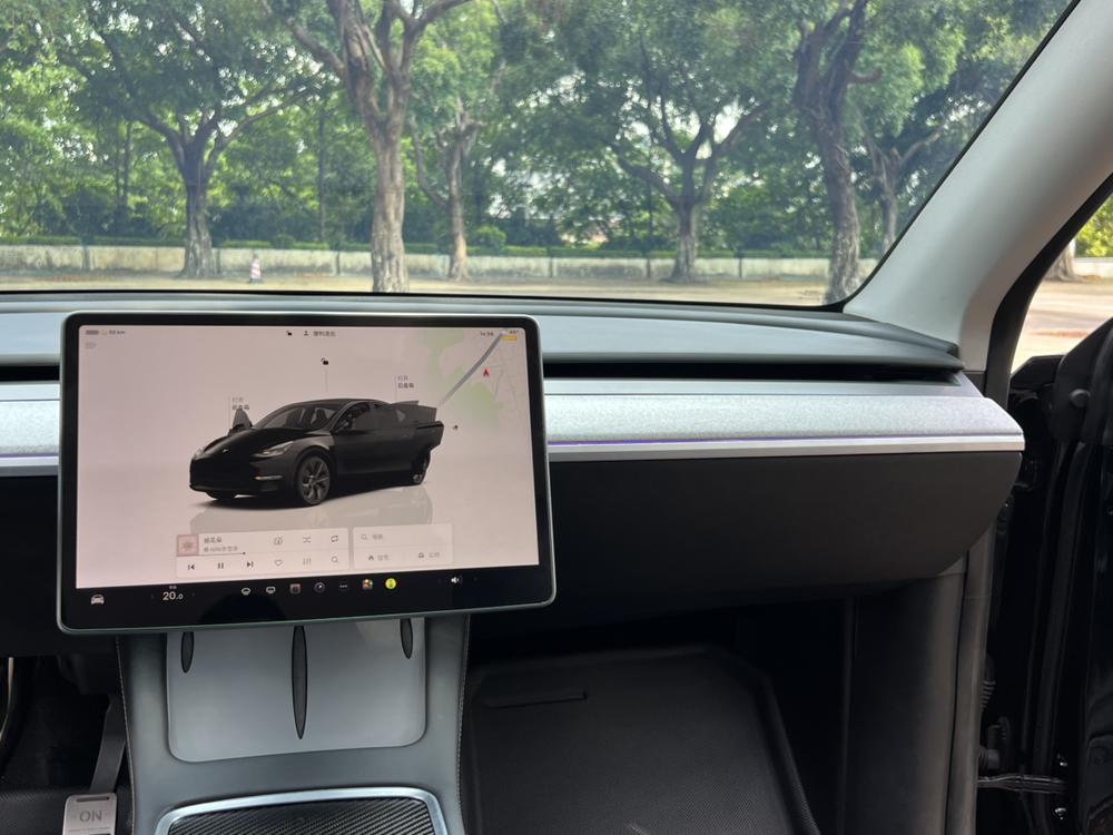 Tesla Model Y 2024 car image #10