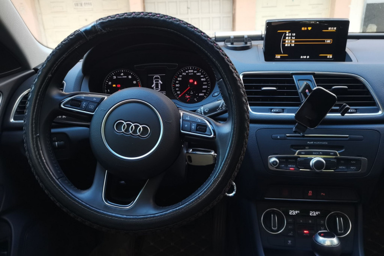 Audi Q3 2019 car image #7