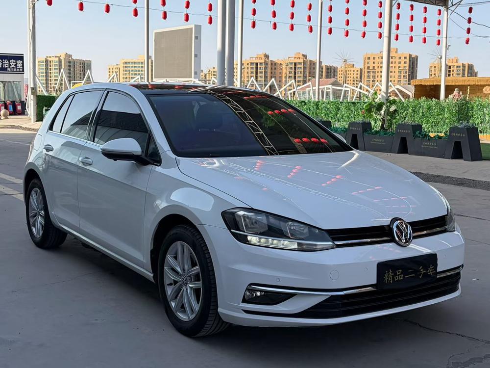 Volkswagen Golf 2018 car image #3