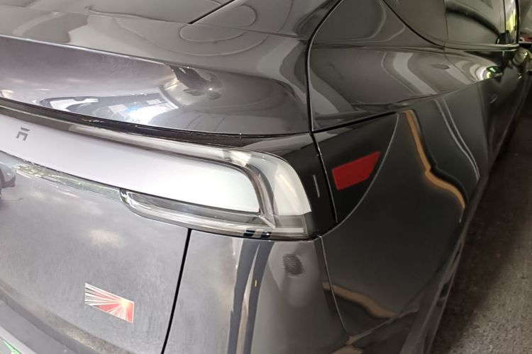 Tesla Model Y 2025 car image #8