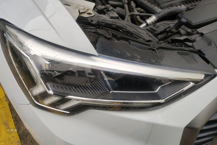 Audi Q3 2022 car image #8