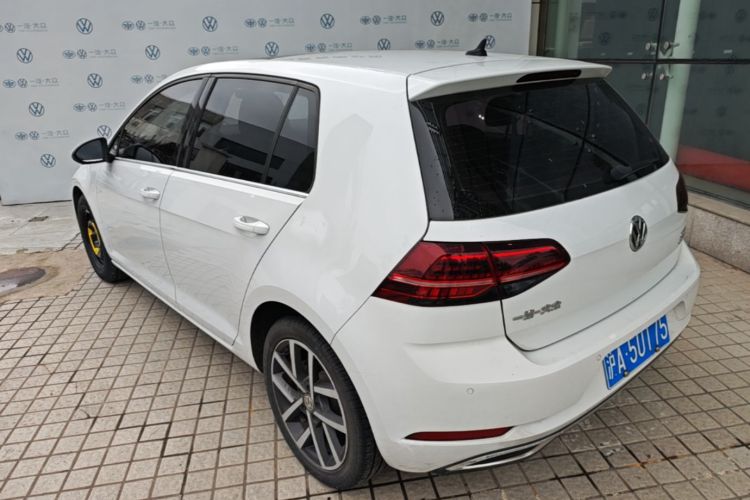 Volkswagen Golf 2020 car image #5