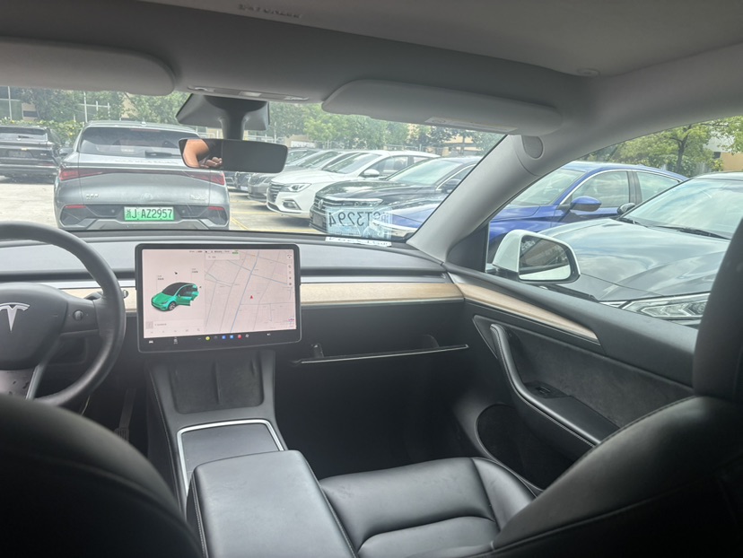 Tesla Model Y 2022 #4 Tesla Model Y 2022 car image #4