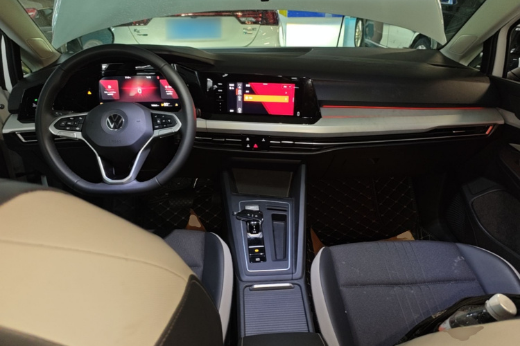 Volkswagen Golf 2023 car image #10