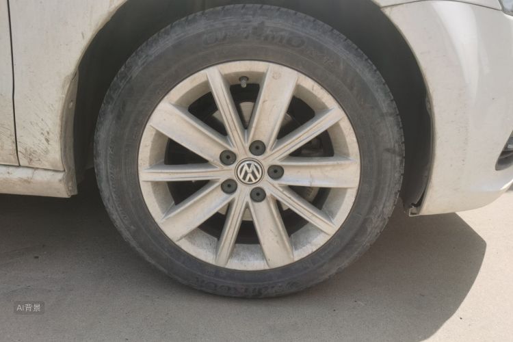 Volkswagen Polo 2015 car image #9