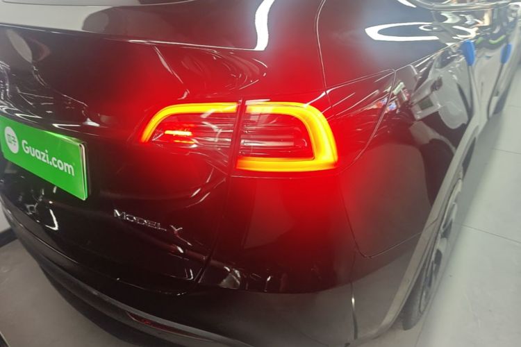 Tesla Model Y 2022 car image #8