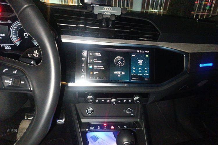 Audi Q3 2025 car image #15