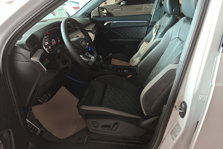 Audi Q3 2025 car image #15
