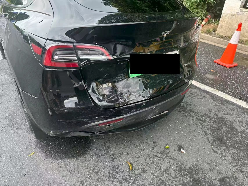 Tesla Model Y 2021 car image #7