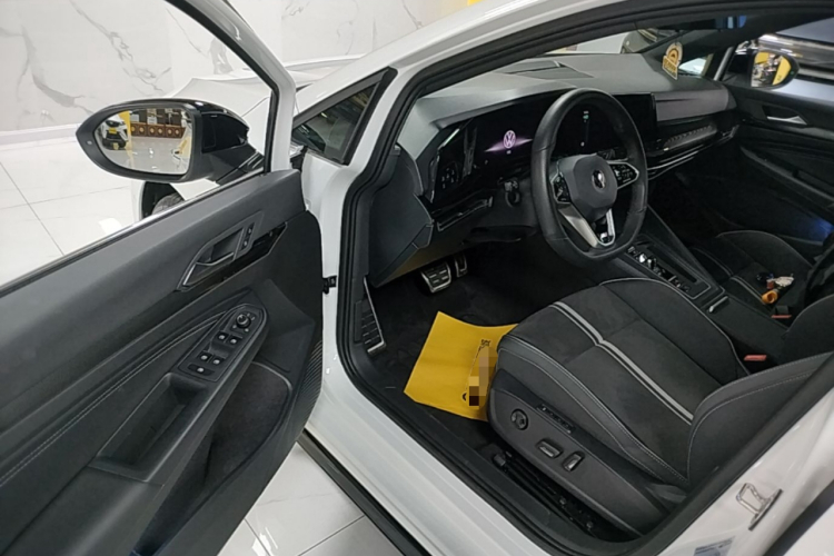 Volkswagen Golf 2024 car image #18