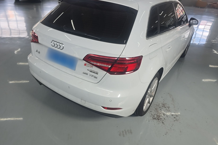 Audi A3 2018 car image #7