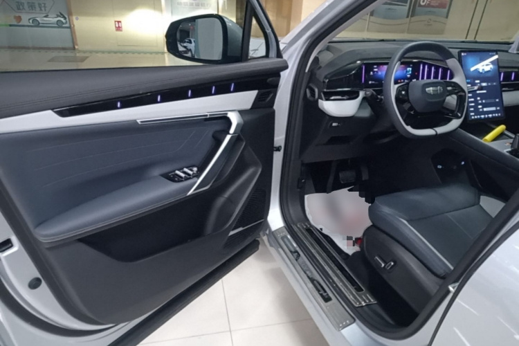 GEELY Boyue L 2024 car image #16