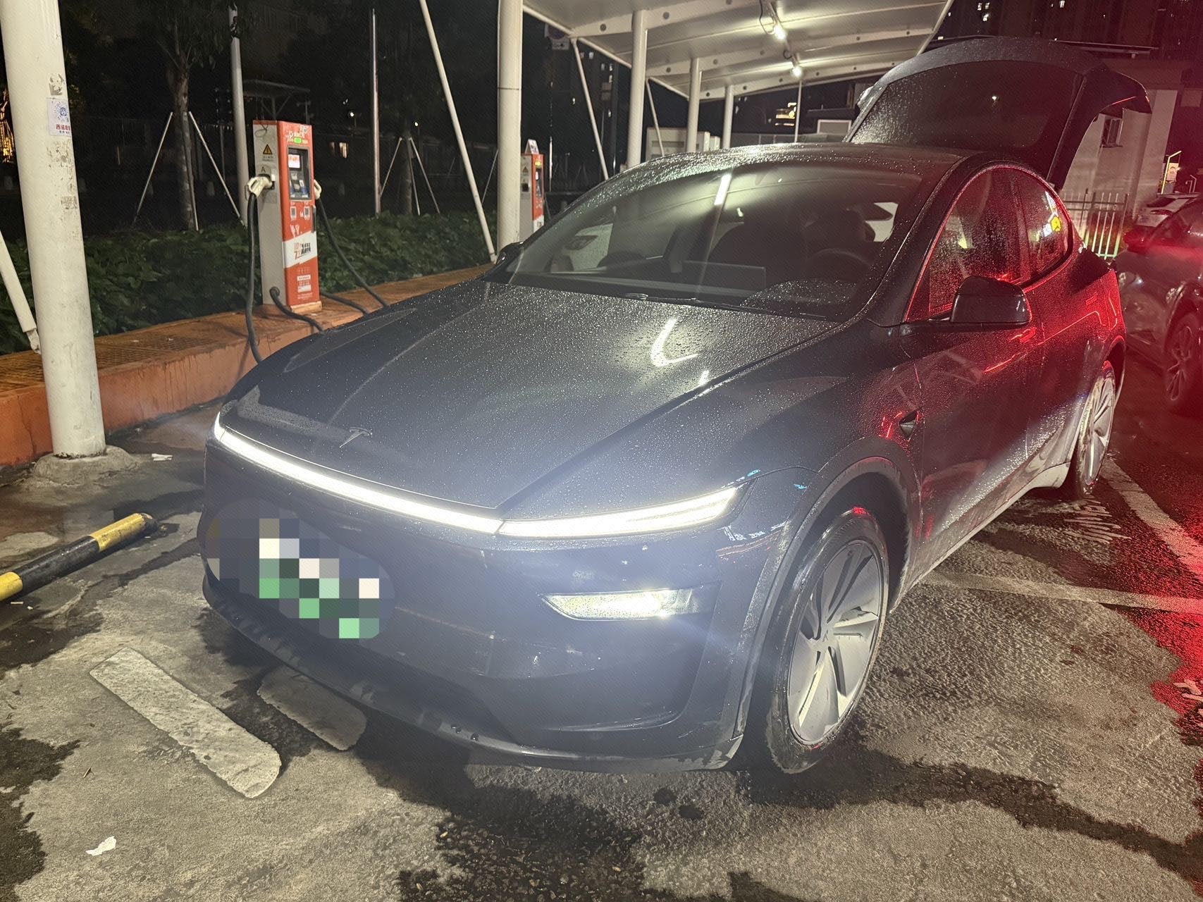 Tesla Model Y 2025 Tesla Model Y 2025 car image
