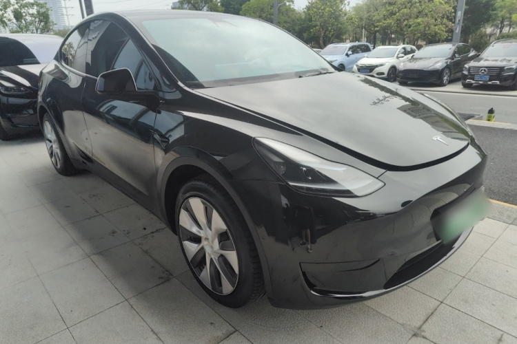 Tesla Model Y 2023 immagine di auto #4