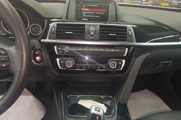 BMW 3 Series GT 2018 car image #13