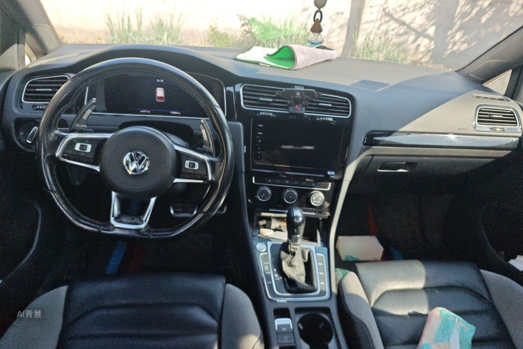 Volkswagen Golf 2020 car image #11