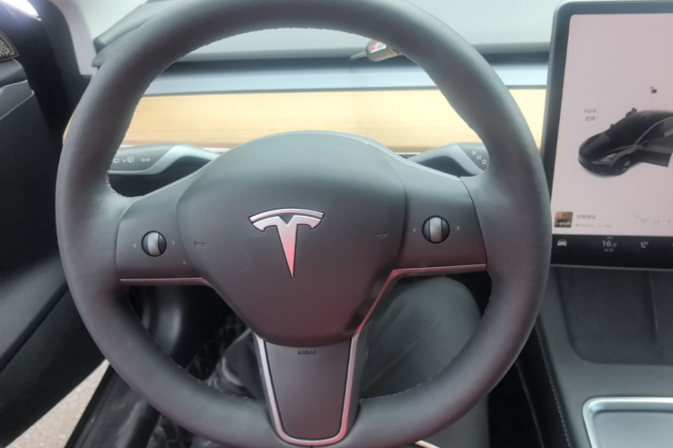 Tesla Model 3 2022 car image #11