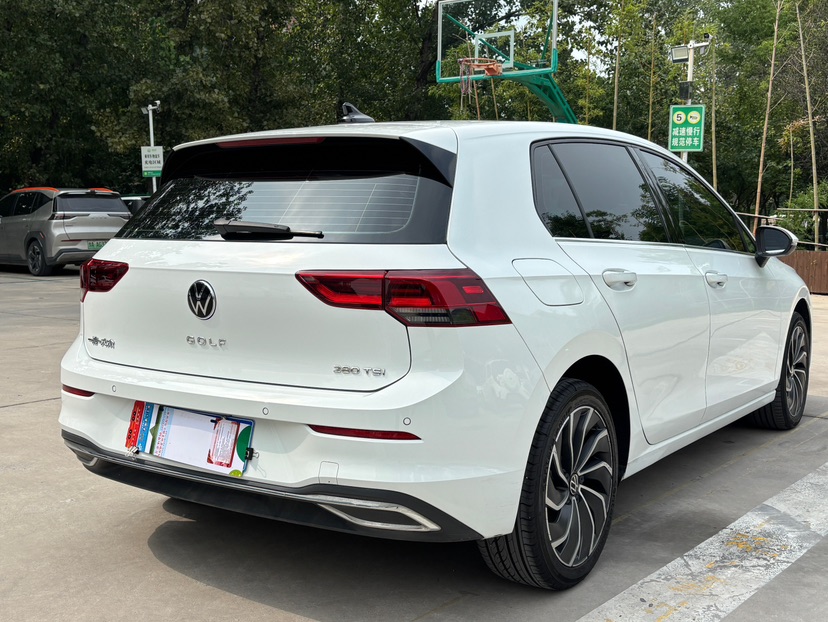 Volkswagen Golf 2021 car image #9