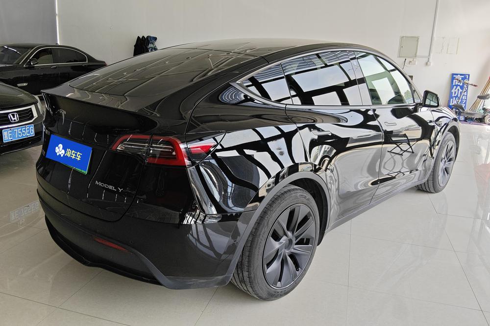 Tesla Model Y 2023 car image #3